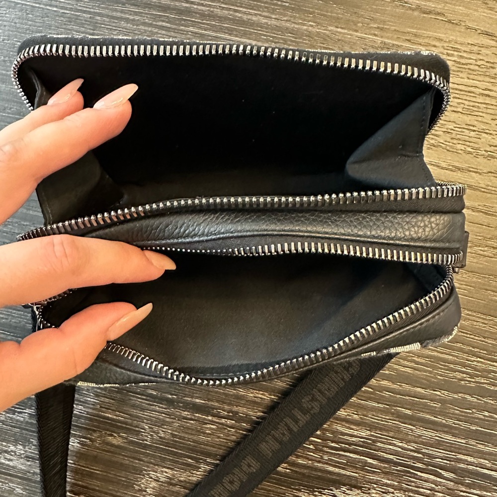 Christian Dior crossbody bag. No marks or rips. With receipt, box and dust bag - Picture 4 of 4